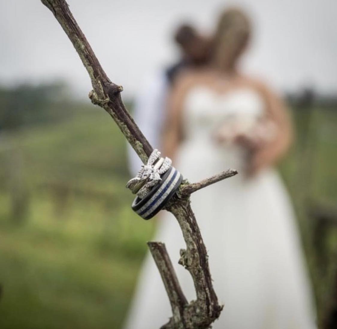 TheL.E.CarbonHunter - Stick Display - Men's Antler Wedding Rings