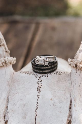 TheDualCarbonElite - Skull Display - Men's Antler Wedding Rings