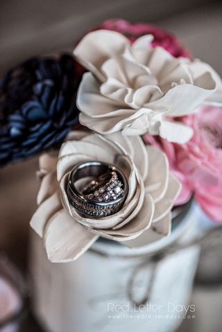 TheArizona - Flower Vase Display - Men's Antler Wedding Rings
